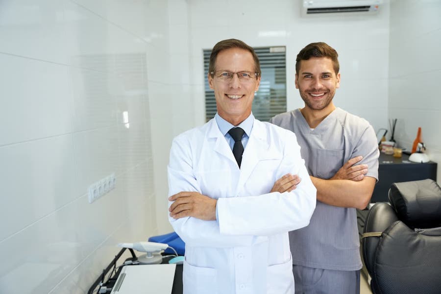 best-los-angeles-dentists-in-the-clinic-smiling