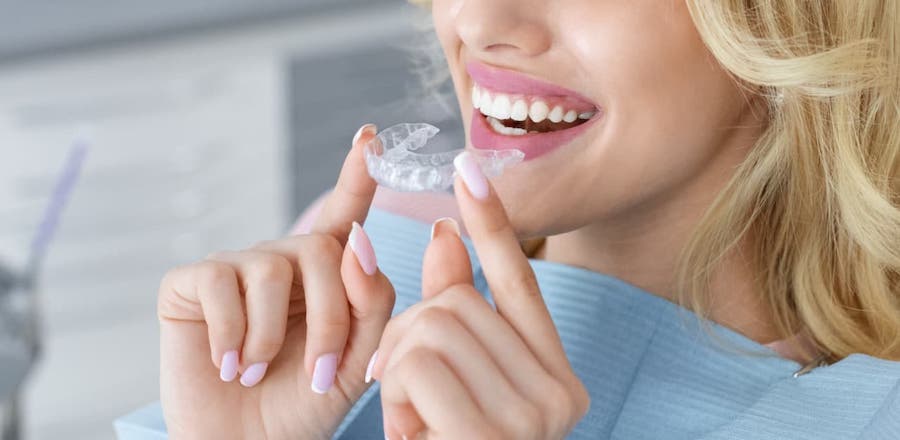 female-patient-puting-on-invisalign-at-la-orthodontics